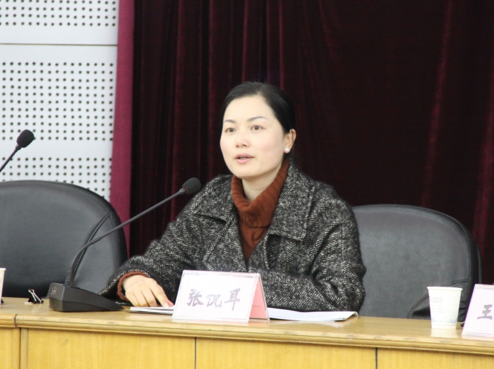 张悦耳副校长主持动员大会.jpg
