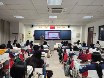 【现代服务学院】各班积极开展禁毒宣传主题班会